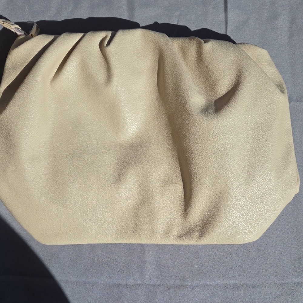 Moroccanoil Soft Cream Cosmetic Pouch - Picture 2 of 10